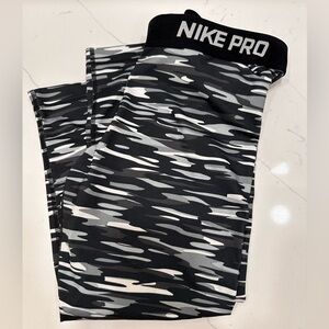 Nike Pro capri leggings
